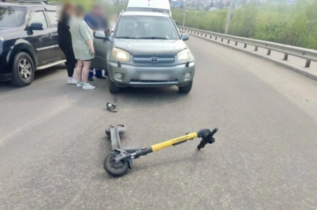 В Новгородской области подросток на электросамокате выплатит более 360 тысяч рублей за ДТП с джипом