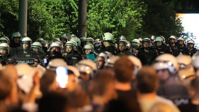 Более 50 человек пострадали в Сербии в результате протестов