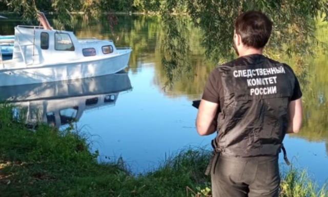В Саратовской области лодка столкнулась с сапбордом на водохранилище