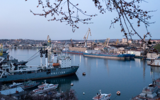 В Севастополе временно остановили работу морского пассажирского транспорта