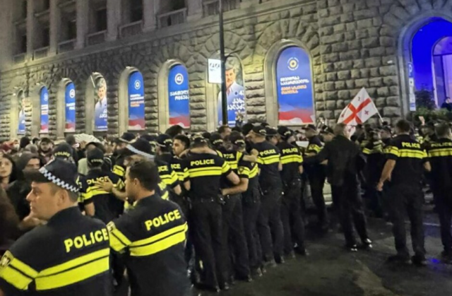 Потасовка между сторонниками и противниками власти произошла в Тбилиси