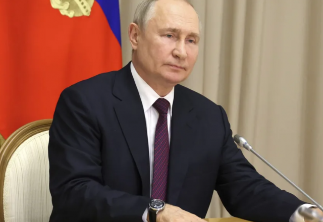 Путин: Россия расширит программы развития малых городов