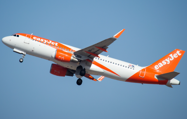 Пассажира EasyJet обвинили в попытке изнасилования во время авиарейса