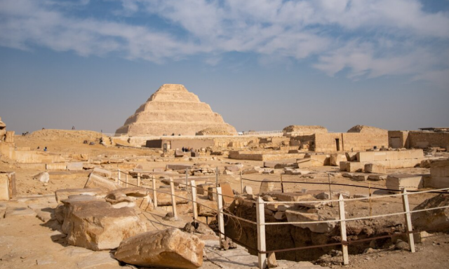 В Египте задержали туристов за попытку обнажённой фотосессии у пирамид Гизы