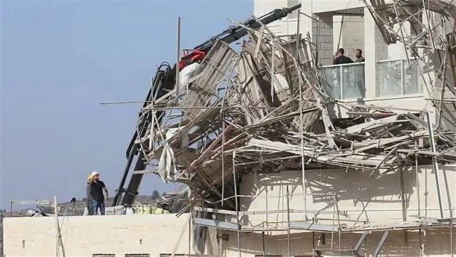 В Турции четверо рабочих погибли при обрушении строительных лесов на мосту