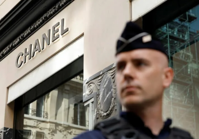 В центре Парижа сорвали попытку ограбления бутика Chanel