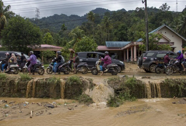 В Индонезии увеличилось число жертв оползня