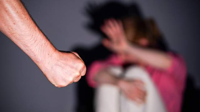 В Воронеже молодой человек избил бывшую девушку из-за отказа платить по кредитам