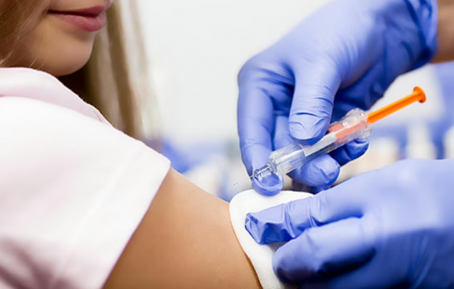 Биолог объяснила, почему прививки от гриппа остаются важными даже при изменениях вируса