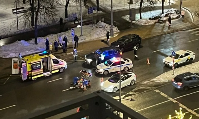 В Москве на пешеходном переходе погибла женщина из-за наехавшего на неё грузовика