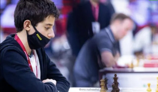 Российский шахматист в возрасте 12 лет обыграл чемпиона мира во время блица в Дохе
