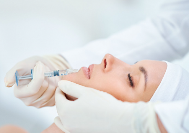 СК обвинил косметолога в гибели женщины после процедур в частной клинике