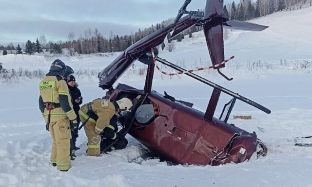 В Пермском крае при падении частного вертолета погибли два человека