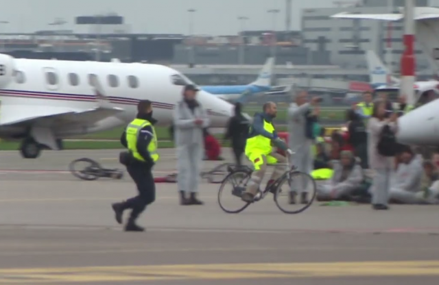 Непогода и экологические ограничения вызвали массовые задержки рейсов в аэропорту Схипхол