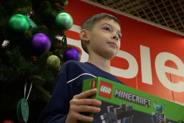 Алексей Оверчук исполнил новогоднее желание 13-летнего школьника в рамках акции «Ёлка желаний»