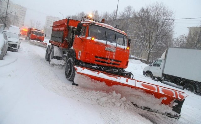 В Москве усилено проводится уборка улиц от снега