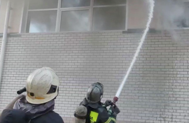 В Ангарске крупный пожар охватил торговый центр площадью около 2 тыс. квадратных метров