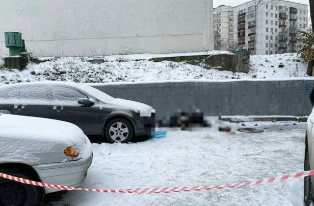 На юге столицы мужчина столкнул женщину с высоты пятого этажа — возбуждено дело о покушении на убийство