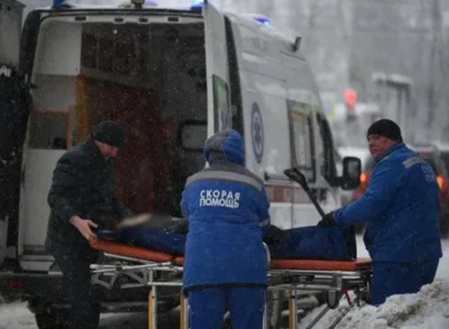 В Пензе возбудили дело после гибели женщины при падении ледяной глыбы