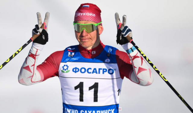 Александр Большунов выиграл спринт на чемпионате России в Южно-Сахалинске