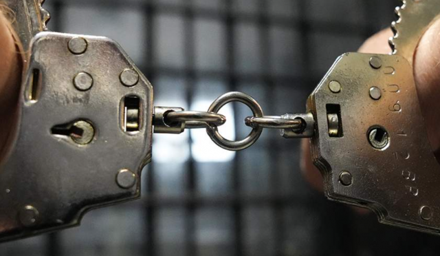 Жителя Петербурга заключили под стражу за призывы к терактам в сети