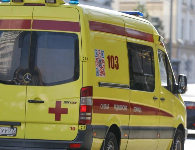 Молодой человек выжил после падения с 11-го этажа в центре Москвы