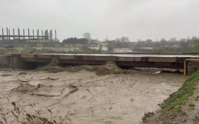 Непогода стала причиной разрушения моста в Дагестане