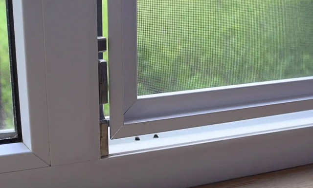 Ребёнок в Иркутской области выпал из окна