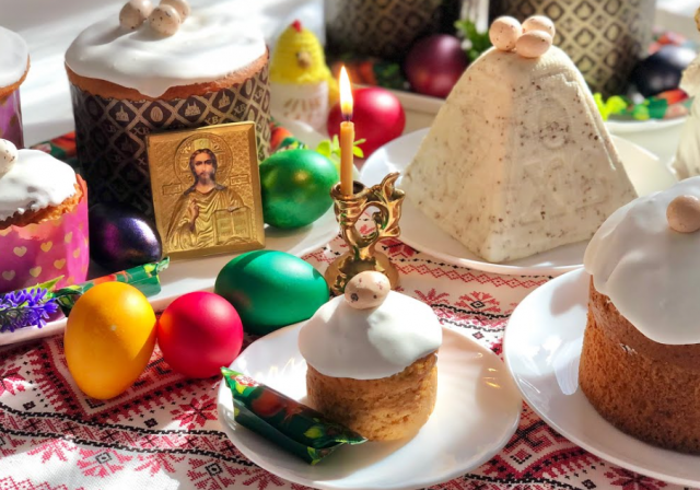 Как выбрать кулич и покрасить яйца: советы диетолога к Пасхе