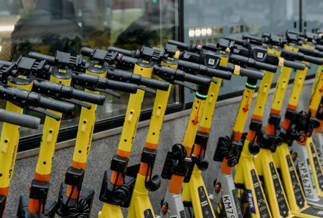 В Москве приостановили аренду электросамокатов из-за ухудшения погоды