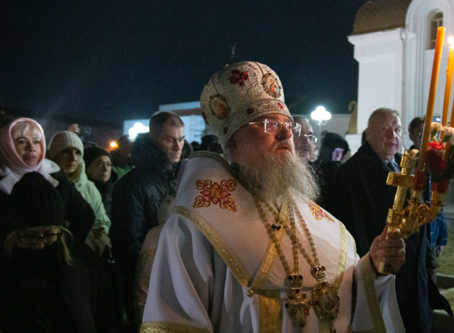 В Красноярске Пасху отметили крестным ходом у храма