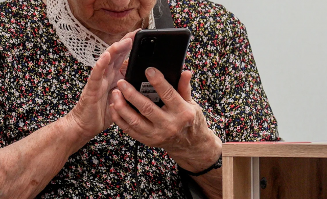 Пенсионерка в Москве лишилась более 6 млн рублей из-за телефонных мошенников