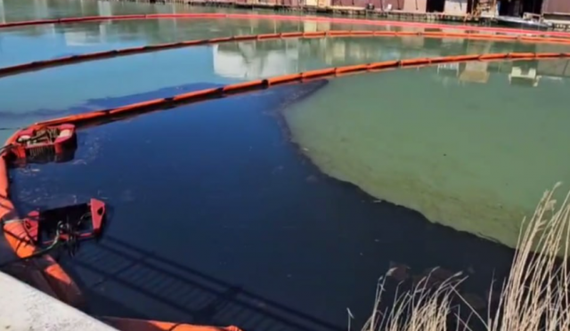 Разлив нефти в реке Туапсе удалось остановить до попадания в море