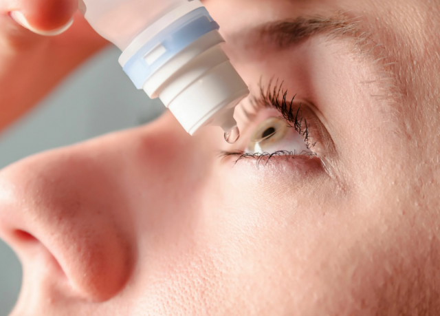 Офтальмолог назвал правила ухода за глазами весной и продукты для поддержки зрения