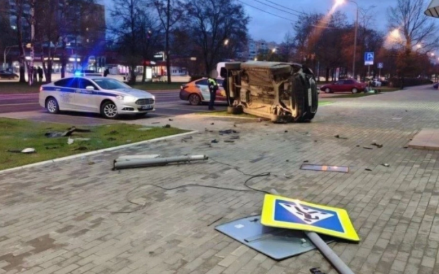 В Москве водитель каршеринга сбил пешеходов при попытке скрыться от полиции