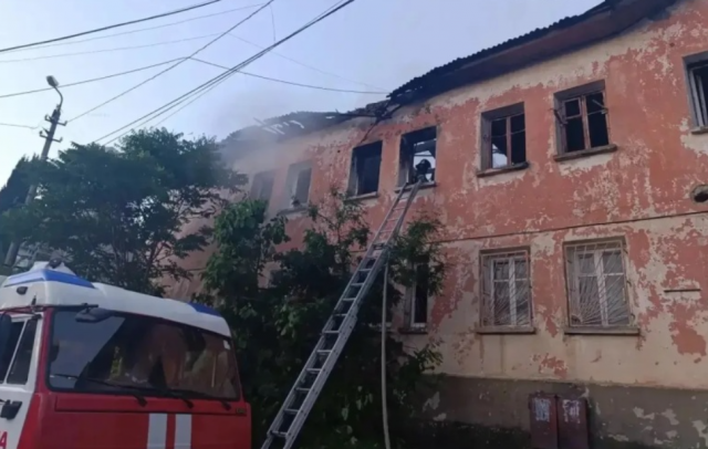 Пожар в жилом доме Ялты полностью потушен