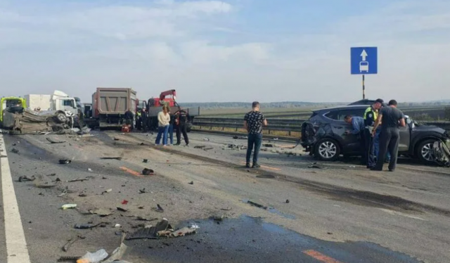 В крупном ДТП в Подмосковье пострадал человек