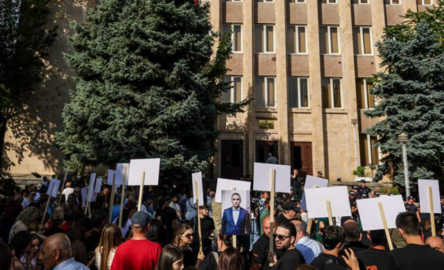 В Ереване прошли протесты с требованием отменить результаты парламентских выборов