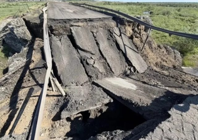В Красноярском крае обрушился автомобильный мост