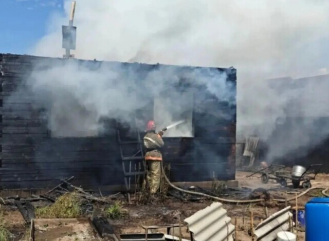 Женщина погибла при пожаре в частном доме в Бурятии