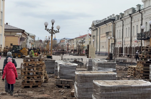 В Улан-Удэ главную пешеходную улицу начали облицовывать гранитом