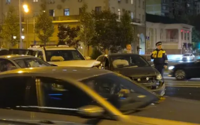 В Москве на Ленинградском проспекте столкнулись шесть автомобилей