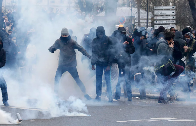 В Париже запретили студенческую демонстрацию из-за угрозы беспорядков